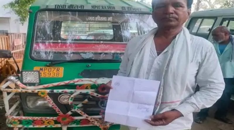 56 बार ट्रैफिक सिंग्नल जंप करने वाला टेंपों को  पुलिस ने घेराबंदी कर दबोचा, 28 हजार जुर्माना भरने के बाद ही छोडा जायेगा