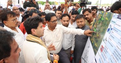 4 गुना मुआवजा की मांग को लेकर ग्रीन फील्ड 6 लेन नेशनल हाईवे के विरोध में किसान अनिश्चितकालीन धरना बैठे