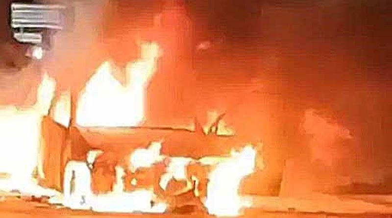 चलती कार में एनएच-44 पर लगी आग, धुआं उठते देख सुरक्षित बाहर निकले युवक