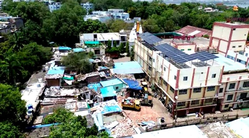 भोपाल के मानस भवन इलाके से बस्ती हटाई जा रही, 70 साल से रह रहे परिवार