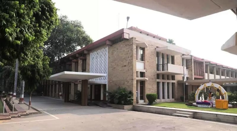 MITS यूनिवर्सिटी के कुलपति पर फर्जीवाड़े के आरोप, पत्नी को बनाया प्रो-वीसी, शिकायत पीएमओ, राज्यपाल और सीबीआई से की शिकायत