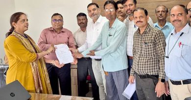 राजस्व निरीक्षकों को नायब तहसीलदार के पद पर पदोन्नति देने की मांग, मुख्यमंत्री के नाम सौंपा ज्ञापन