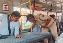 सात नं. चौराहे पर वाहनों की जांच, कमियां पाए जाने पर लगाया लगभग 65 हजार का जुर्माना 