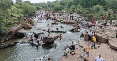निहार-पवाया मार्ग पर सांक नदी का झरना बना नया पिकनिक स्पॉट, हजारों सैलानियों ने उठाया बारिश का लुत्फ