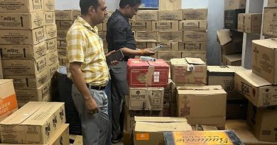 कलेक्टर के निर्देश पर जिला प्रशासन की टीम ने शराब दुकानों का निरीक्षण किया
