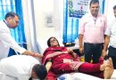 कलेक्टर  ने रक्तदान कर दिया मानवता की सेवा का प्रेरक संदेश