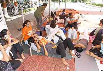 LNIPE  के छात्रों ने लटकाया पुतला, धरना 12वें दिन भी है जारी