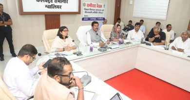 आगामी 40 वर्षों की जरूरतों को ध्यान में रखकर रेलवे स्टेशन के कार्य पूर्ण करें – सांसद 