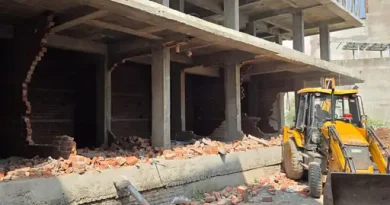 ग्वालियर में अवैध दुकानों पर नगर निगम की कार्रवाई, पार्किंग से 18 दुकानें हटाईं