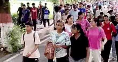 LNIPE में छात्रों ने कुलगुरू को प्रशासनिक में किया कैद, रजिस्ट्रार का इस्तीफा और छात्रा के परिवार को 50 लाख रूपये की आर्थिक सहायता की मांग