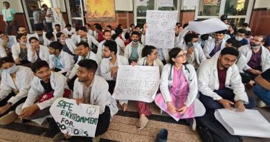मेडिसिन विभाग के ICU में डॉक्टरों से अभद्रता और मारपीट, महिला का इलाज कराने आए अटेंडरों ने जूनियर डॉक्टर्स को धुना, हड़ताल