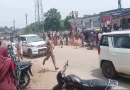शिवपुरी में शराब दुकान पर बवाल, पुलिस ने लाठी चलाई तो भड़की भीड़, दौड़ाया