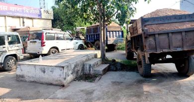 रेत के अवैध परिवहन में लिप्त 12 ट्रेक्टर ट्रॉली व 01 लोडर जब्त 