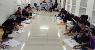 छात्राओं ने रंगों व कूची से उकेरी “मेरे सपनों के भारत” की तस्वीर