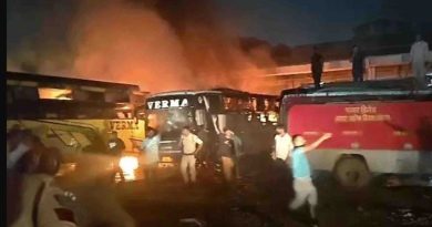 भोपाल के आईएसबीटी पर खडी वर्मा ट्रेवल्स की 8 बसों में लगी आग