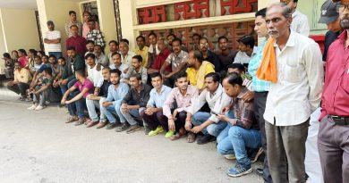 दीपावली से पहले बोनस और समय पर वेतन देने की मांग, कुलसचिव से चर्चा के बाद दो दिन में भुगतान का आश्वासन
