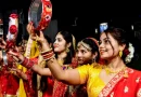 करवाचौथ -देशभर में करवाचौथ पर दिखाई दी आस्था और प्यार की झलक, सोलह श्रृंगार तो कहीं चांद का इंतजार