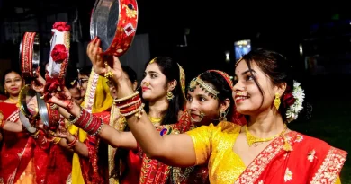 करवाचौथ -देशभर में करवाचौथ पर दिखाई दी आस्था और प्यार की झलक, सोलह श्रृंगार तो कहीं चांद का इंतजार