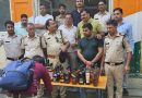 ग्वालियर में ड्राई-डे पर रिटायर्ड फौजी शराब बेचते पकड़ा: आर्मी कैंटीन की 25 लीटर शराब जब्त