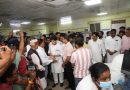 शीतला माता मंदिर हादसा: ट्रॉमा सेंटर पहुंचे सिंधिया, घायलों का हाल जानकर दी सांत्वना