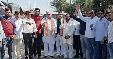 ग्वालियर से कांग्रेस कार्यकर्ता वोट बचाओ-देश बचाओ रैली में शामिल होने के लिये 100 से अधिक बसों और कारों से रवाना