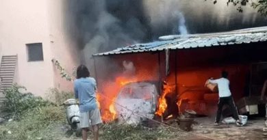 ग्वालियर में पूर्व उपायुक्त के घर लगी आग, पार्किंग में खड़ी कार और स्कूटी जलकर खाक