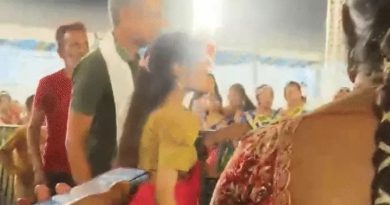गरबा कार्यक्रम में BJP नेता की दबंगई का आरोप, लड़की को बांह पकड़कर दूर धकेला